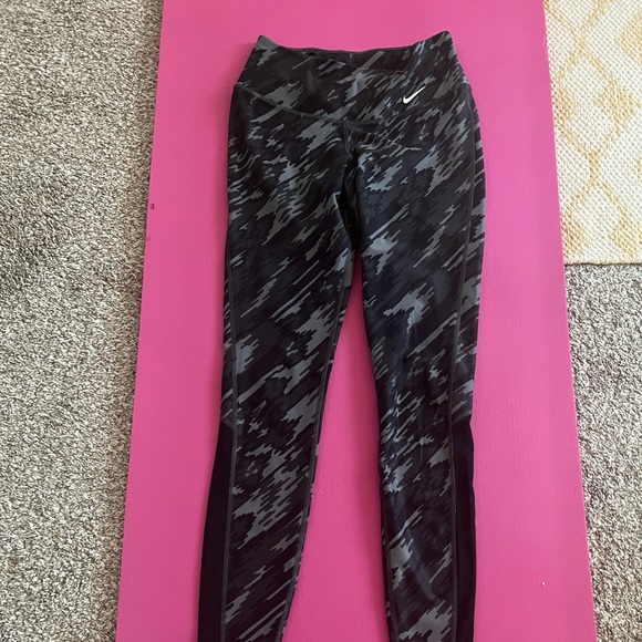 Nike DRI-FIT Women's Ten Less Plastic Bottles One Legend Pants Legging Gray